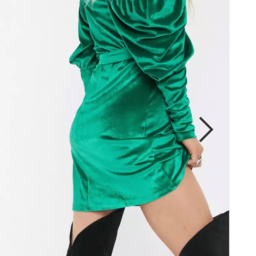 ASOS DESIGN Long sleeve square neck puff sleeve velvet mini dress in green - Picture 2 of 4